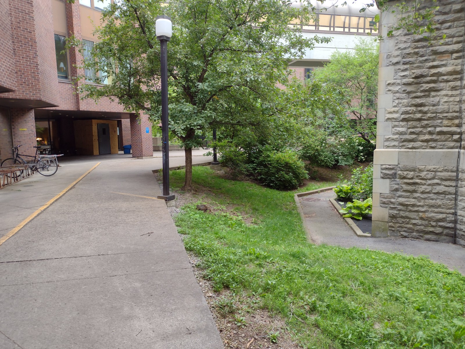 Rénovation des entrées et des issues – Pavillon A